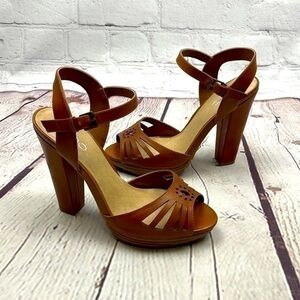 UEC Aldo tan leather Mary Jane style peep toe heels 39